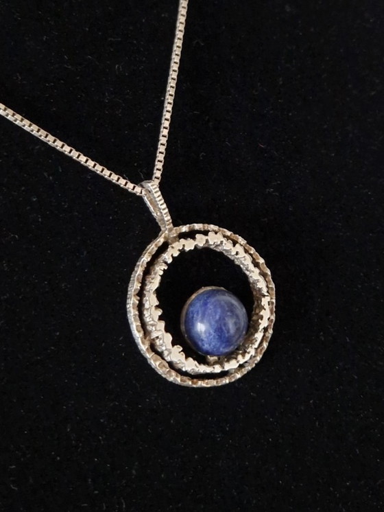 Image 1 of Silberner brutalistischer dänischer Anhänger mit Lapislazuli und passender Halskette