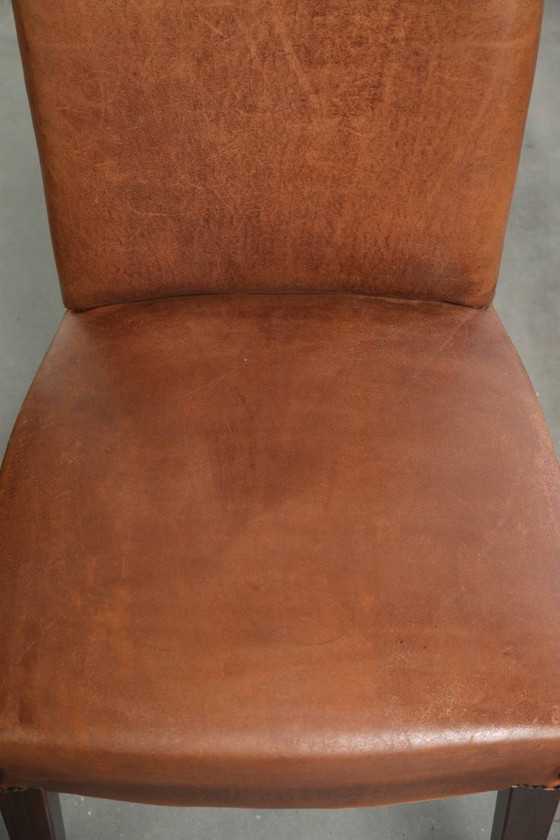 6x Begeerlijke schapenleren eetkamerstoel in een mooie cognac kleur met een mooi patina – Eetkamerstoelen (photo 8 of 17)