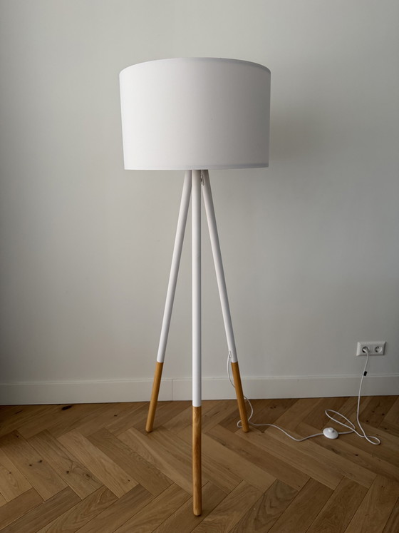 White Tripod Lamp by Zuiver – Floor lights, Canvas, Wood (photo 7 of 8)
