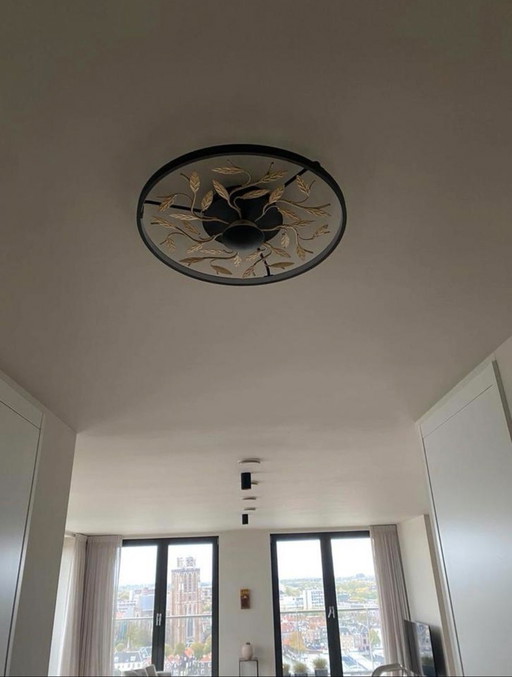 Bellissima lampada da soffitto di design.