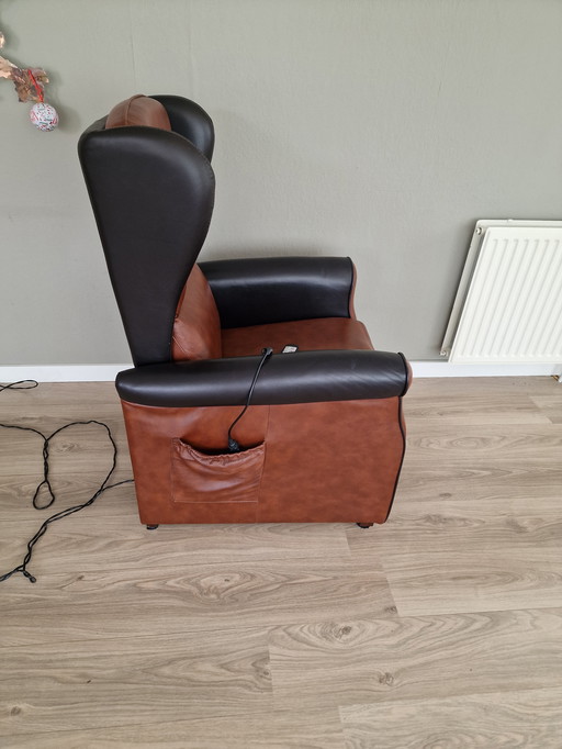 Elektrischer brauner Sessel