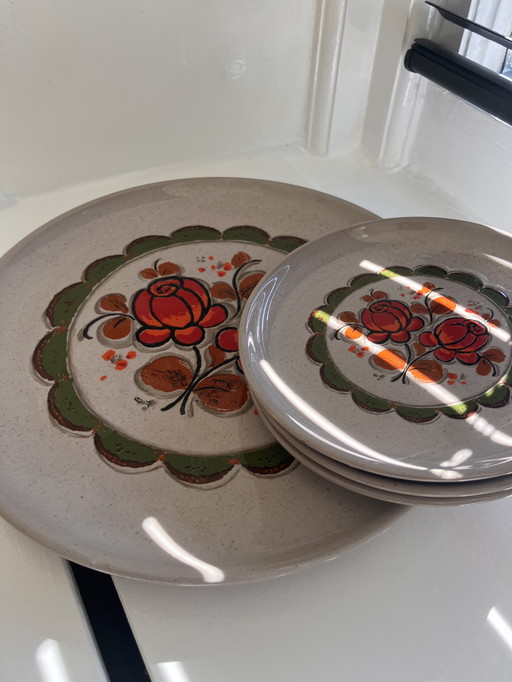 Vintage ‘70 floral ceramic plates / jaren ‘70 keramiek bord 
