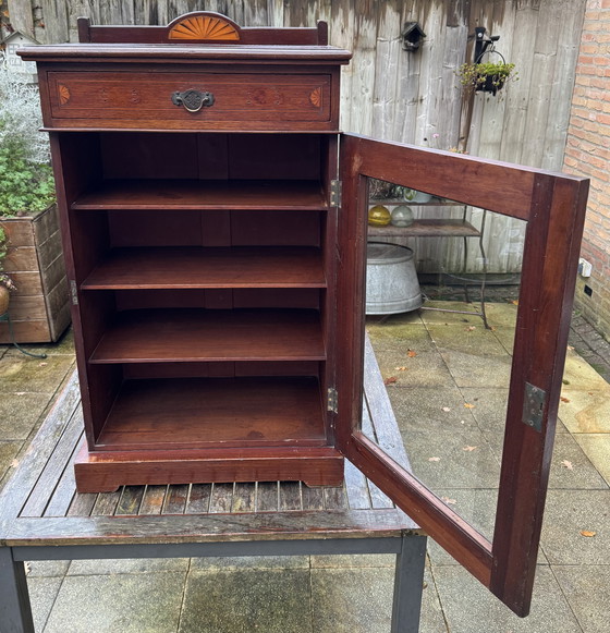 Image 1 of Vetrina in mogano massello | 1890–1900 | Neorinascimentale / Art Nouveau | Intarsi ovunque!