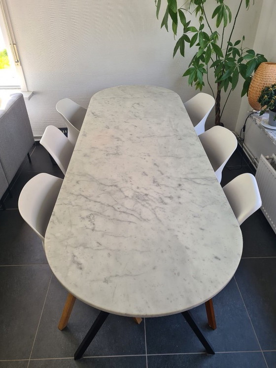 Image 1 of Mesa ovalada de mármol