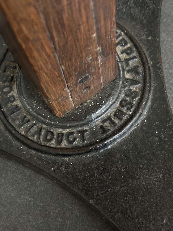 Image 1 of Leggio in rovere antico e ghisa – Leggio architettonico senza tempo