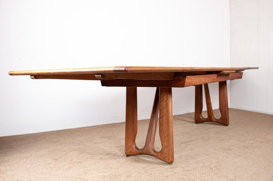Image 1 of Très grande table de repas extensible, 320 cm, en chêne par Guillerme et Chambron pour Votre Maison 1960.