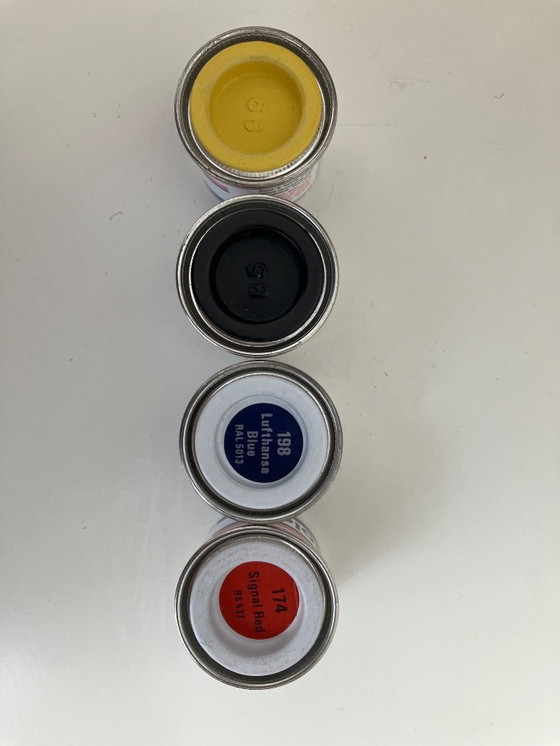 Image 1 of Rietveld Red and Blue Chair Model Kit Scale: 1:6.