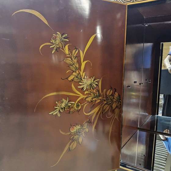 Image 1 of Mueble chino antiguo con pan de oro, flores y pájaros (mueble bar) estilo bohemio/oriental