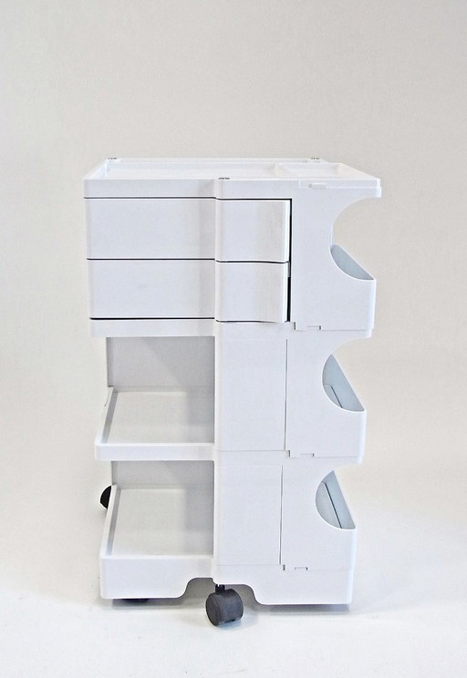 Carro Boby en blanco, diseñado por Joe Colombo para B-Line, Italia, 2009.