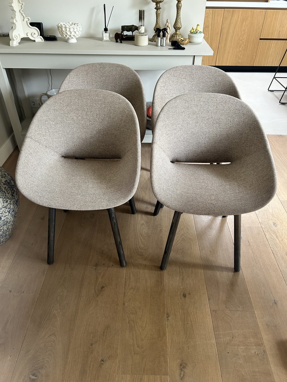 Image 1 of 4 Artifort Beso stoelen