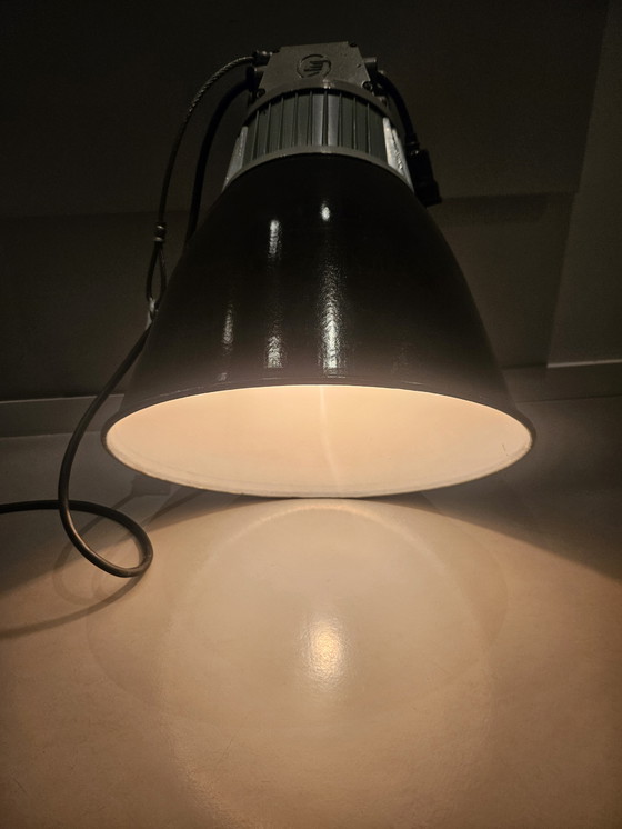 Image 1 of Set Hanglampen Fabriekslampen Tsjechië Jaren 50