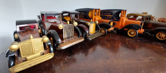 Image 1 of Voitures et camions en bois fabriqués et peints à la main