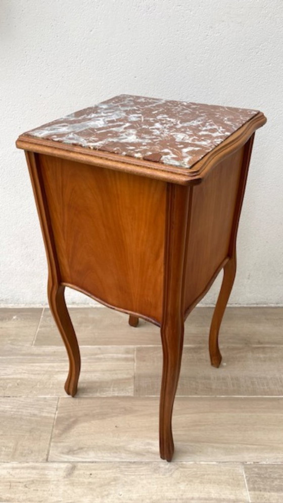 Mesita de noche antigua de madera y mármol. – Mesitas de noche, Brass, Marble (photo 21 of 35)