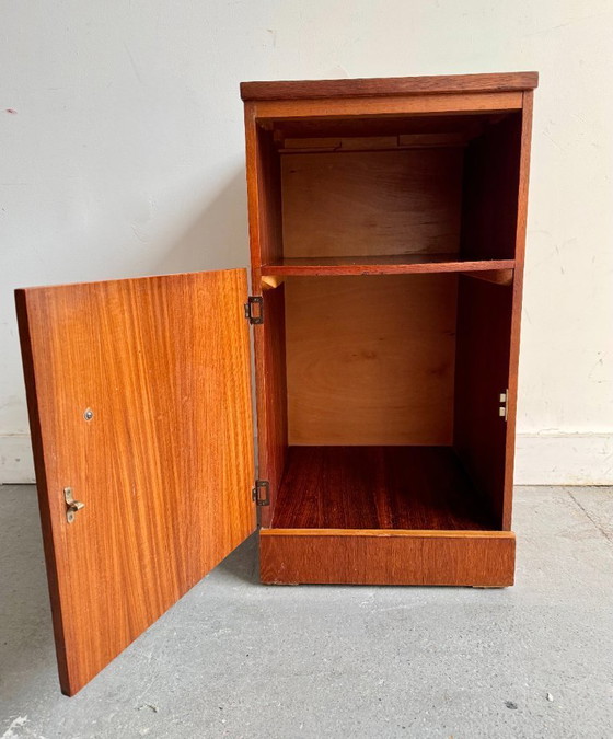 Image 1 of Comodino vintage con mobiletto