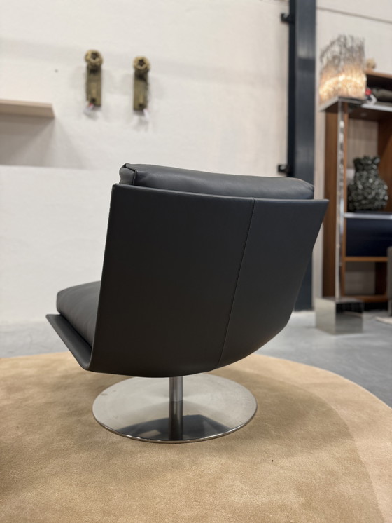 Image 1 of Leolux Kudo Fauteuil Met poef Raffino Shark leer