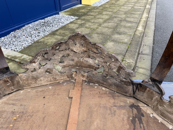 Image 1 of Table Louis XV en acajou avec sculptures anciennes