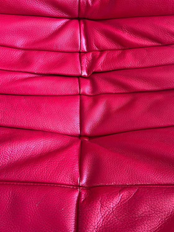 Image 1 of Originele 4-delige TOGO bank van rood leer, ontworpen door Michel Ducaroy voor Ligne Roset.