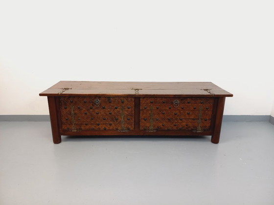Image 1 of Een laag, brutalistisch dressoir van Georges Robert, gemaakt van donker grenenhout, uit de jaren 50/60.