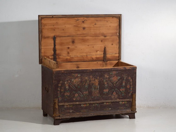 Antique bridal chest with carved vegetal decoration (c.1820) #10 – Chest of drawers (photo 18 of 40)