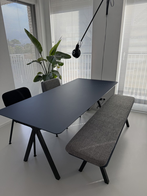 Image 1 of Studio HENK mesa de comedor de diseño - HPL Blu Fes + sillas Kvadrat