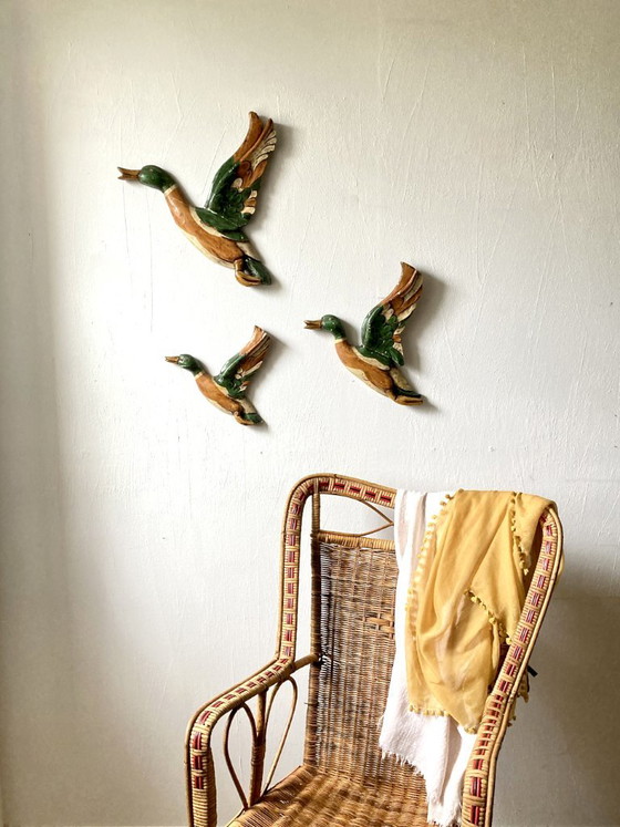 Trio di anatre germano reale in legno intagliato e dipinto, Decorazione murale, Decorazioni murali, Verde (foto 2 di 19)