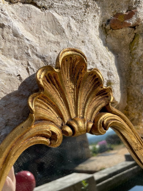 Image 1 of Miroir rocaille doré en bois – style Louis XV – esprit appartement parisien