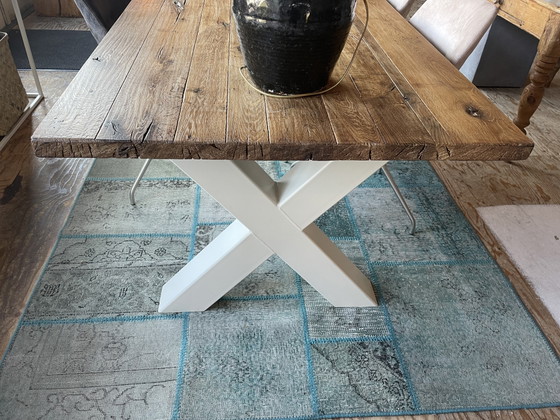 Image 1 of Mesa de comedor robusta de roble. 495 €.
