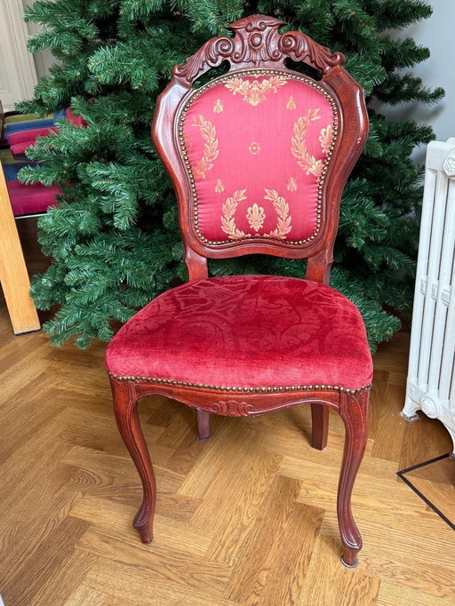 sedia classica appena rivestita