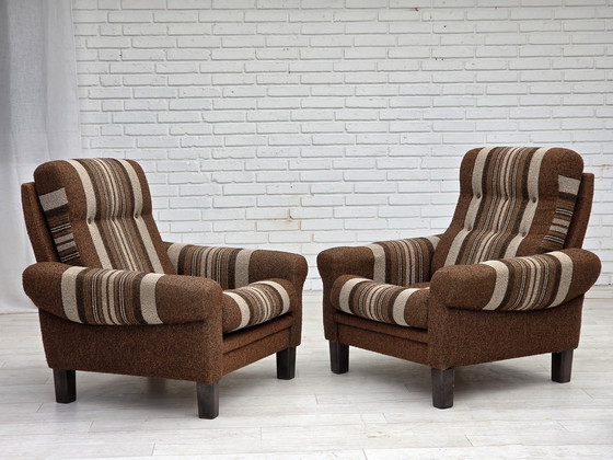 Image 1 of 1970, Deense clubfauteuil, originele wollen bekleding, zeer goede staat.