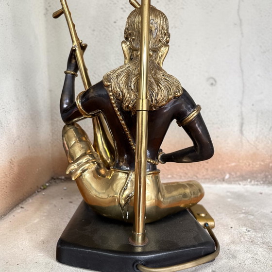 Image 1 of Bronzestatuenlampe im Stil der Mitte des 20. Jahrhunderts mit goldfarbenem Schirm