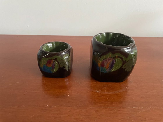 Image 1 of Arnhemsche Fayencefabriek - Zwei quadratische Kerzenständer aus glänzendem Steingut im Jugendstil