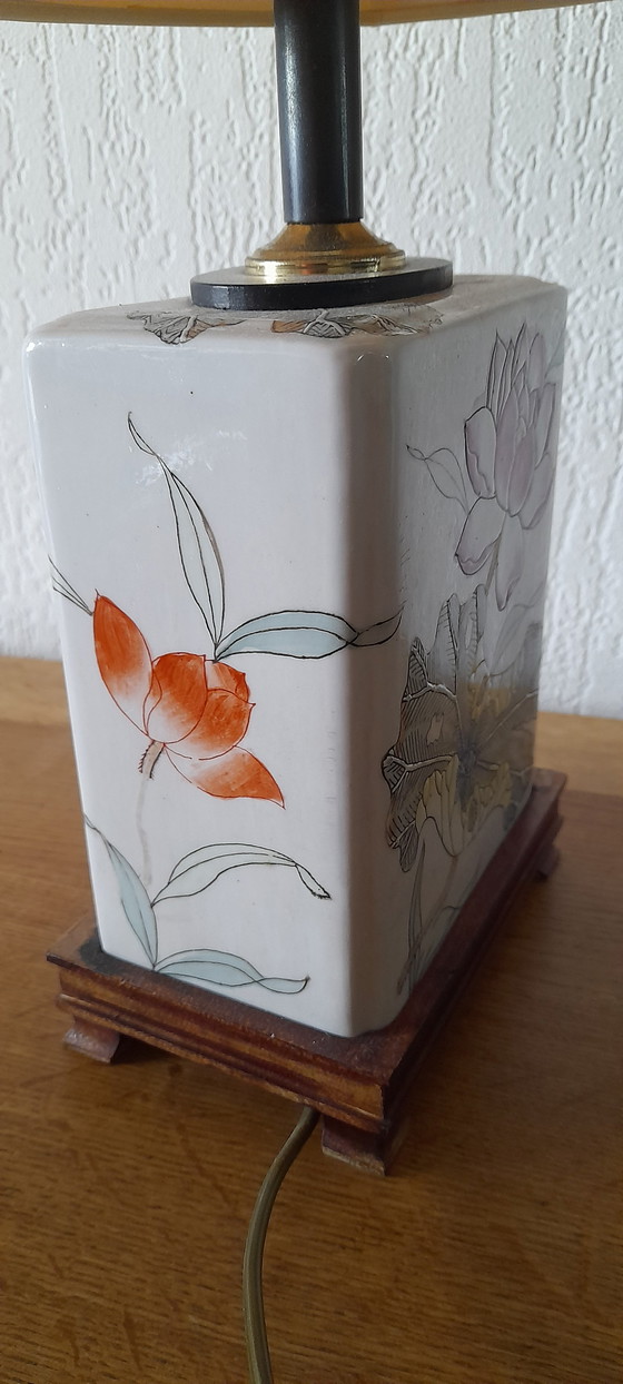 Image 1 of Lampada da tavolo orientale con base in ceramica