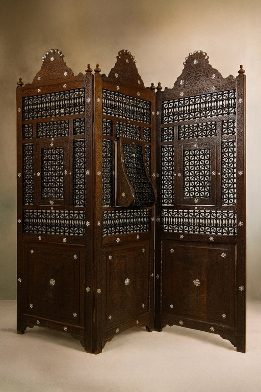 Biombo sirio de principios del siglo XX con incrustaciones de nácar