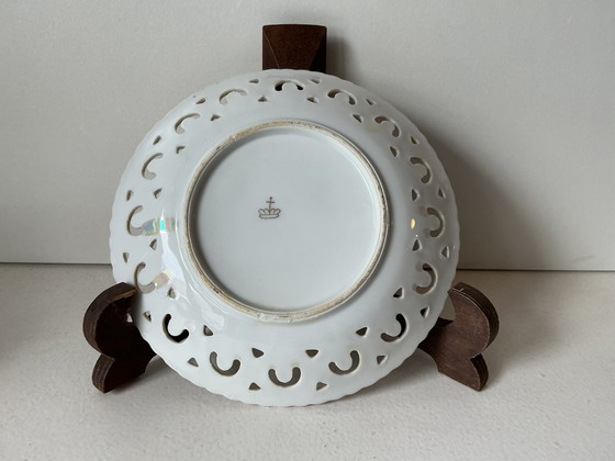 Image 1 of Tazza da tè in porcellana in stile rococò - Scena galante in oro e viola
