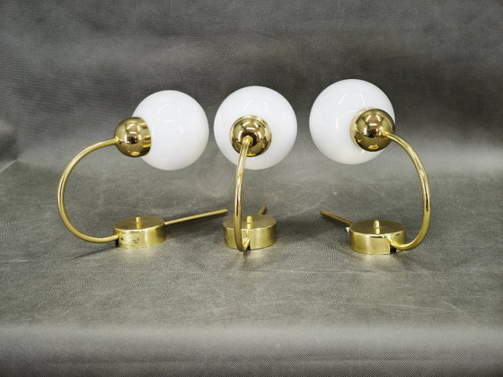Image 1 of Set aus drei Messing-Wandleuchten aus Opalglas von Kamenický Šenov, 1970er Jahre