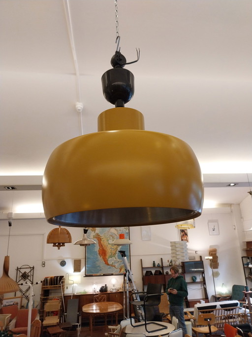 Dänische Pendelleuchte in Senfgelb von A. Schrøder-kemi