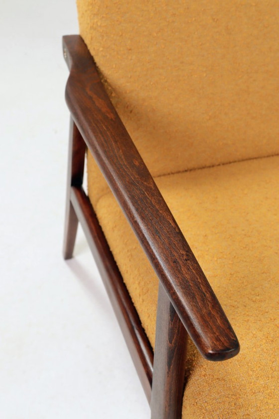 Image 1 of Paar moderne Lounge-Sessel, gelb-senffarbenes Bouclé, 1970
