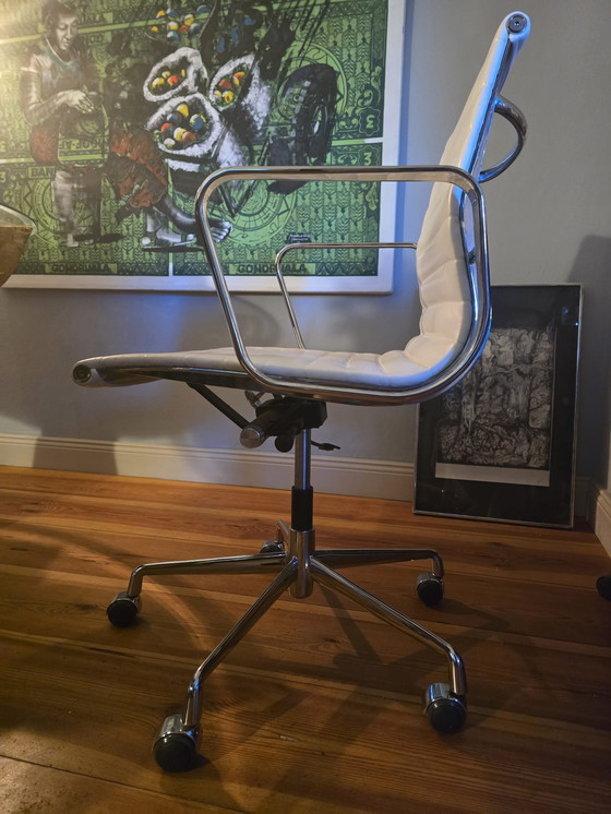 Image 1 of Design Stilwerk conference chairs in white leather, ergonomic, adjustable, on wheels