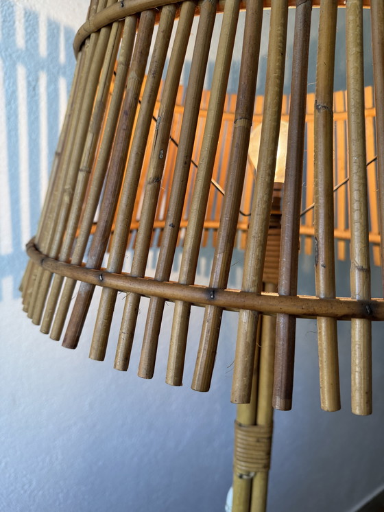 Image 1 of Lámpara de pie con soporte para plantas de ratán de los años 50