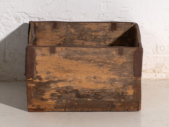 Antica misura per grano Dou in legno di olmo, Cina, circa 1900, Oggetti decorativi, Ferro, Rustic (foto 6 di 7)