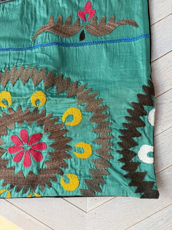 Image 1 of Coussin décoratif brodé vert style bohème Day Birger & Mikkelsen