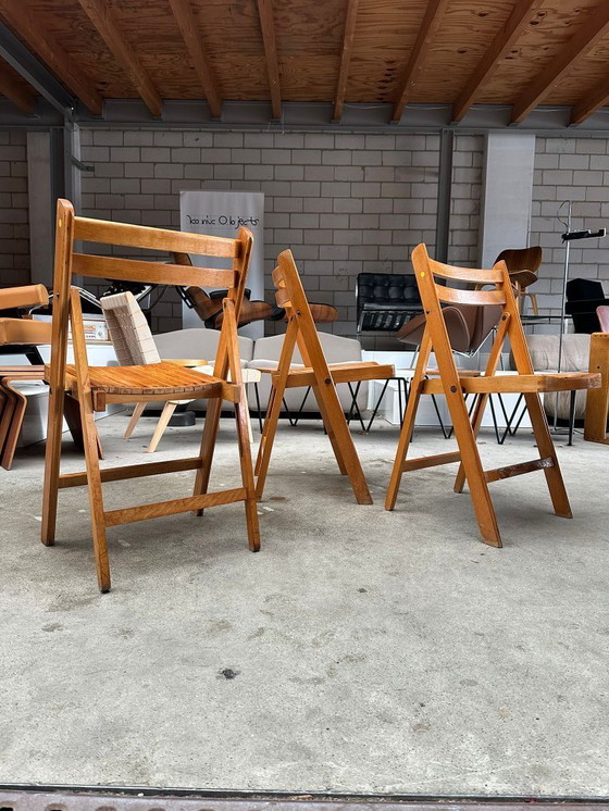 Image 1 of Chaises pliantes vintage en bois (plusieurs disponibles)