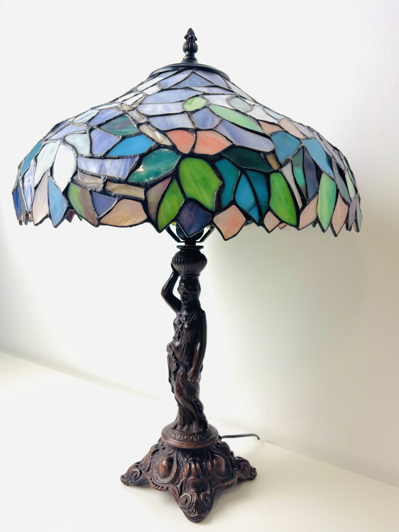 Image 1 of Lampe de table Art Déco style Tiffany, statue de femme