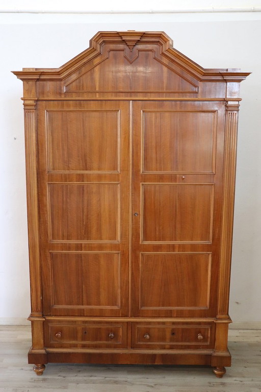 Armario antiguo de madera, siglo XIX