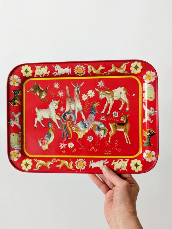 Image 1 of Bandeja de hojalata roja de mediados de siglo | Estilo de arte popular escandinavo | Decoración navideña
