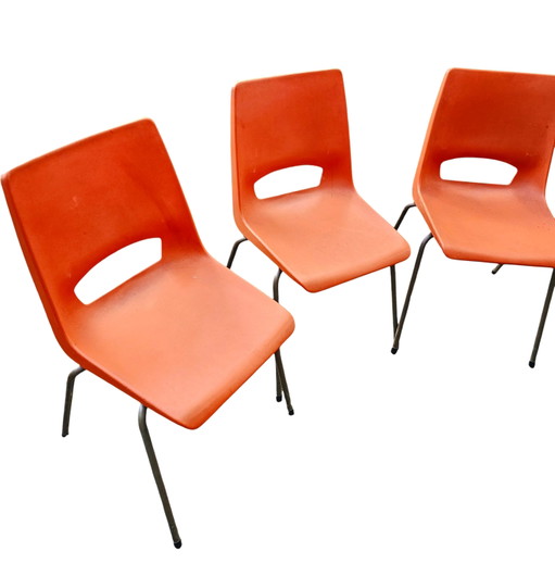 4 x Philippus Potter Stapelstühle für Ahrend / Geformter Sitz / 1970er Jahre