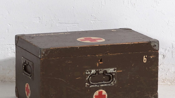 Valise médicale vintage Croix-Rouge (c.1940) #4 – Objets déco, Rustic (photo 3 of 40)