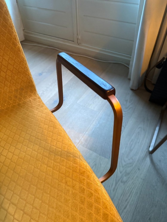 Image 1 of 6x chaises de salle à manger Dutchbone dont 2 en velours noir sans dossier et 4 en jaune ocre avec dossier