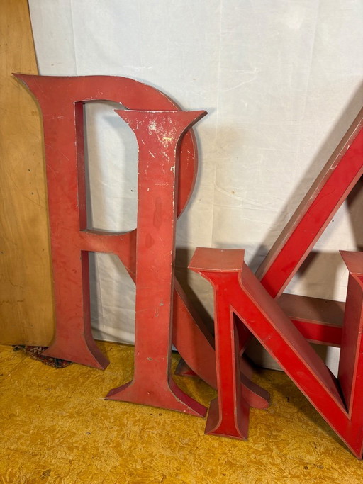 # Letras metálicas 3D industriales vintage | Letreros comerciales originales | Letras rojas grandes y (photo 2 of 13)