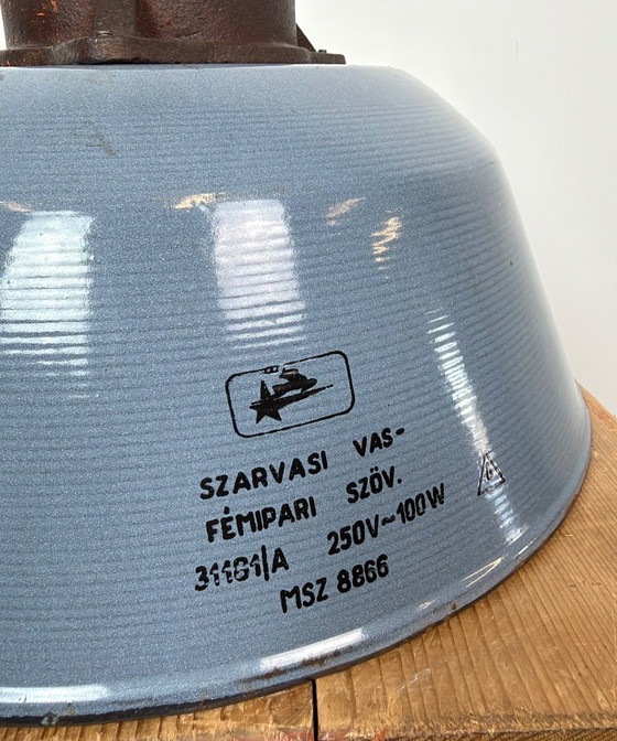 Lampada a sospensione industriale in smalto grigio e ghisa, anni '60 – Szarvasi, Lampade a sospensione (photo 14 of 18)